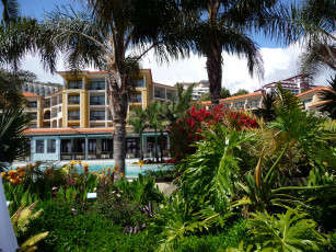 Картинка португалия madeira фуншал города улицы площади набережные зона отдыха гостиница бассейн пальмы