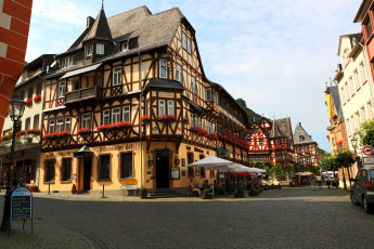 Картинка германия бахарах города улицы площади набережные улица дома кафе столики цветники