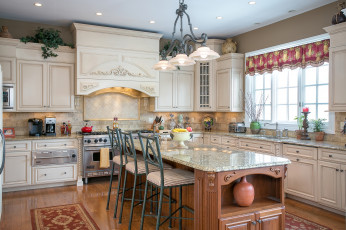 Картинка интерьер кухня стол стулья посуда плита