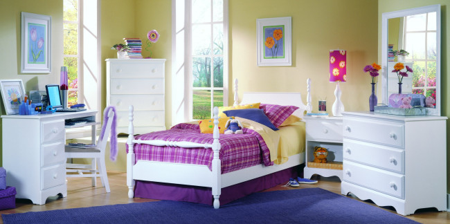 Обои картинки фото интерьер, детская, комната, игрушки, кровать, тумбочки, вазы, цветы