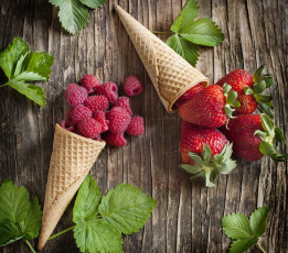 Картинка еда фрукты +ягоды рожки клубника малина