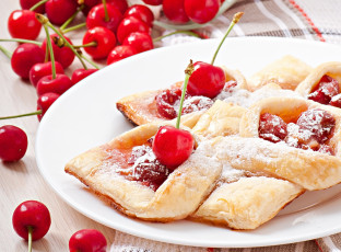 Картинка еда пирожные +кексы +печенье черешня начинка слойки выпечка