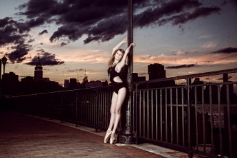 Картинка девушки -unsort+ рыжеволосые+и+другие мост столб балерина