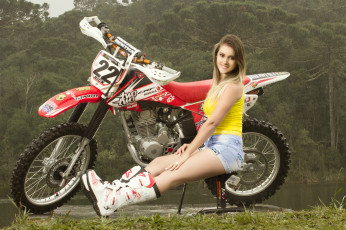 Картинка мотоциклы мото+с+девушкой honda