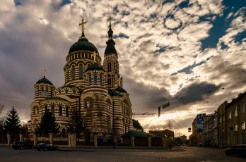 Картинка свято-благовещенский+кафедральный+собор +харьков +украина города -+православные+церкви +монастыри свято-благовещенский кафедральный собор annunciation cathedral облака улица украина харьков ukraine kharkov