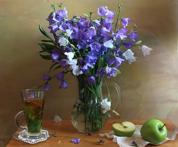 Обои картинки фото еда, натюрморт, колокольчики, чай, яблоко