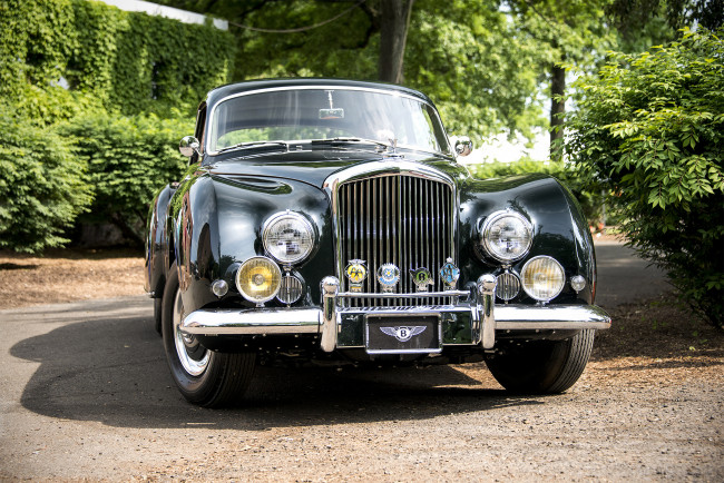 Обои картинки фото bentley continental, автомобили, bentley, выставка, автошоу, автопробег