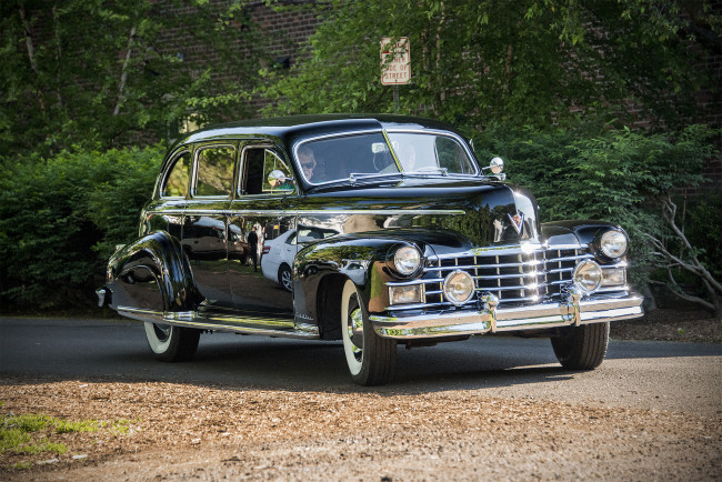 Обои картинки фото cadillac 75, автомобили, cadillac, автопробег, выставка, автошоу