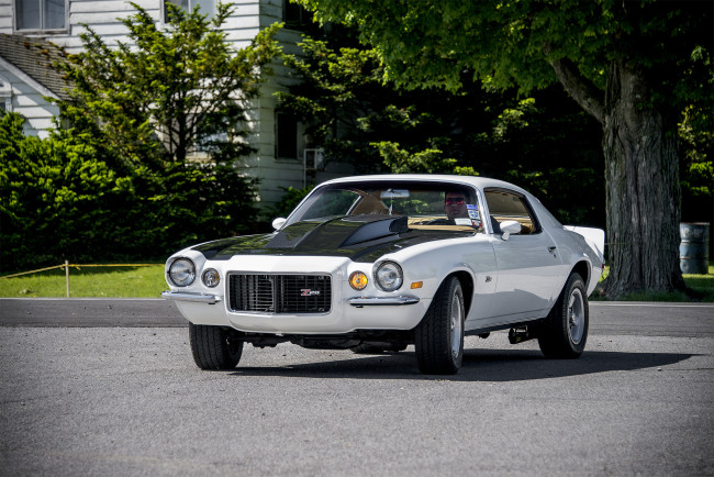 Обои картинки фото chevrolet camaro z28, автомобили, camaro, выставка, автопробег, автошоу