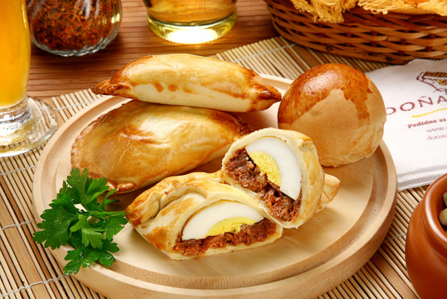 Обои картинки фото еда, пироги, пирожки, мясо, яйцо