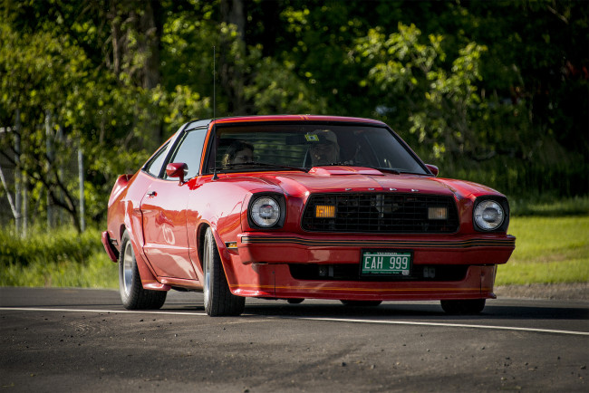 Обои картинки фото ford mustang ii, автомобили, mustang, автопробег, выставка, автошоу