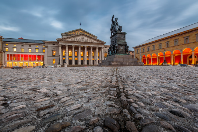 Обои картинки фото max-joseph-platz,  munich,  germany, города, мюнхен , германия, площадь, макса, иосифа, национальный, театр, germany, munich, national, theatre, мюнхен, памятник