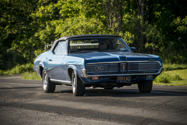 Обои картинки фото mercury cougar, автомобили, mercury, автопробег, выставка, автошоу