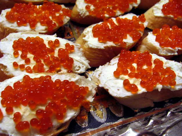 Обои картинки фото еда, икра, красная, масло, багет