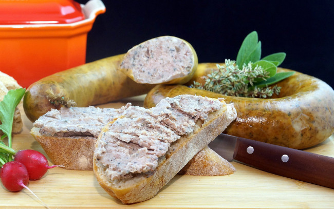 Обои картинки фото еда, бутерброды,  гамбургеры,  канапе, редис, хлеб, колбаса