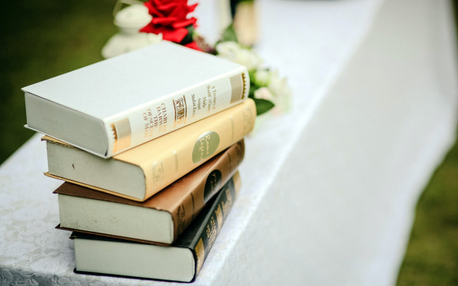 Обои картинки фото разное, канцелярия,  книги, стопка, книги