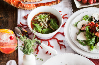 Картинка еда разное вкусно соус пир салат мясо