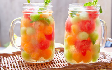Картинка еда фрукты +ягоды фреш кружки напиток трубочки мята