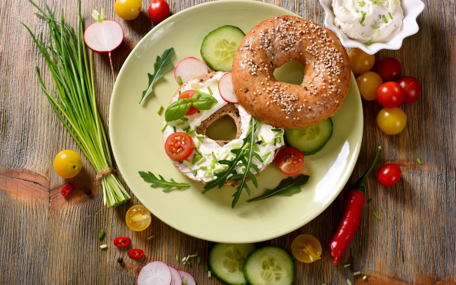 Обои картинки фото еда, бутерброды,  гамбургеры,  канапе, перец, бутерброд, овощи, кунжут, сэндвич, соус, булочка