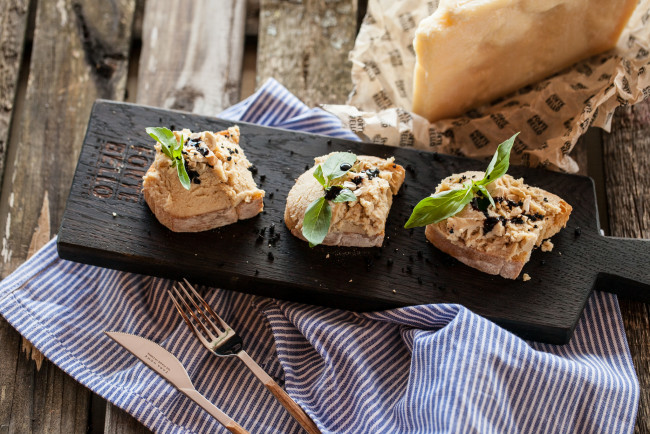 Обои картинки фото еда, бутерброды,  гамбургеры,  канапе, вкусно, хлеб, начинка, бутерброд