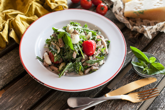 Обои картинки фото еда, салаты,  закуски, закуска, зелень, помидоры, салат