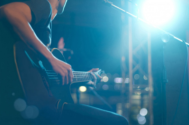 Обои картинки фото музыка, -другое, свет, музыкант, гитара
