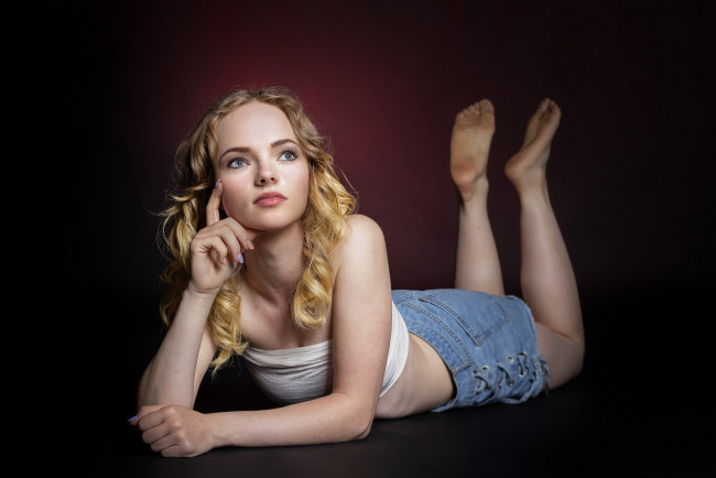 Обои картинки фото девушки, -unsort , блондинки,  светловолосые, лицо, взгляд