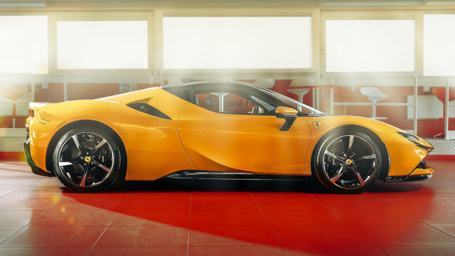 Обои картинки фото ferrari sf90 stradale 2020, автомобили, ferrari, sf90, stradale, 2020, крутая, и, модная, девушка, из, италии