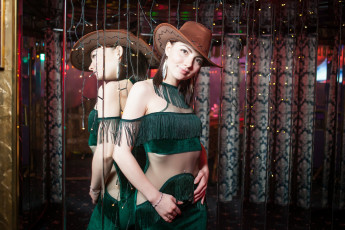 Картинка девушки -+брюнетки +шатенки golden girls ночной клуб модель