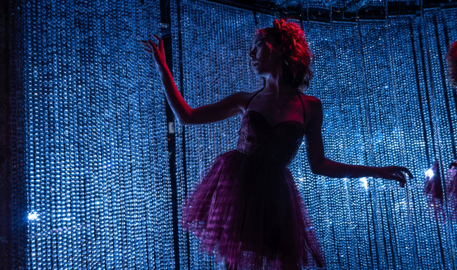 Обои картинки фото девушки, - брюнетки,  шатенки, golden, girls, ночной, клуб, модель