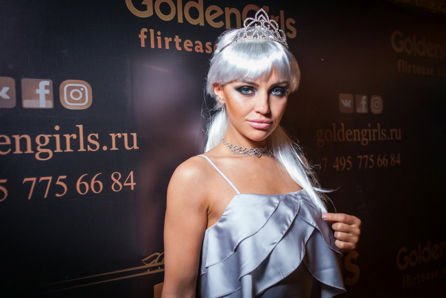 Обои картинки фото девушки, - блондинки,  светловолосые, golden, girls, ночной, клуб, модель