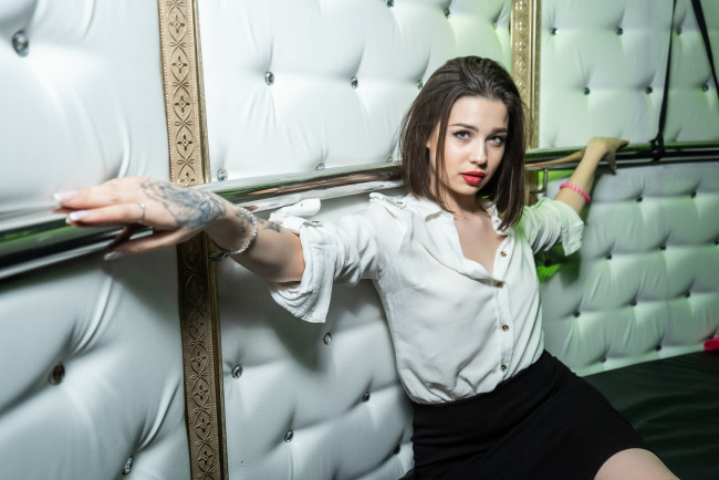 Обои картинки фото девушки, - брюнетки,  шатенки, golden, girls, ночной, клуб, модель