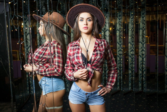 Обои картинки фото девушки, - брюнетки,  шатенки, golden, girls, ночной, клуб, модель