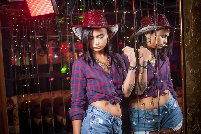 Обои картинки фото девушки, - брюнетки,  шатенки, golden, girls, ночной, клуб, модель