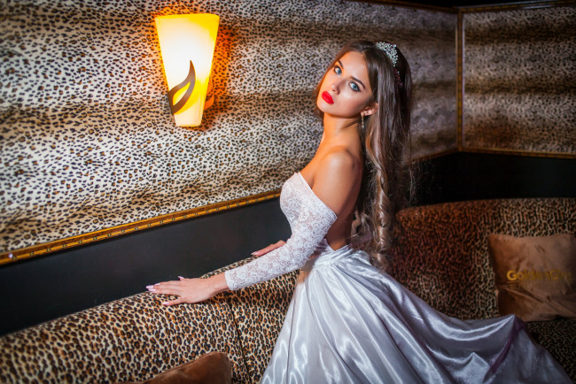 Обои картинки фото девушки, - брюнетки,  шатенки, golden, girls, ночной, клуб, модель