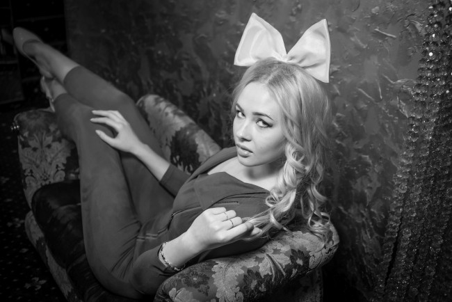 Обои картинки фото девушки, - черно-белые, golden, girls, ночной, клуб, модель