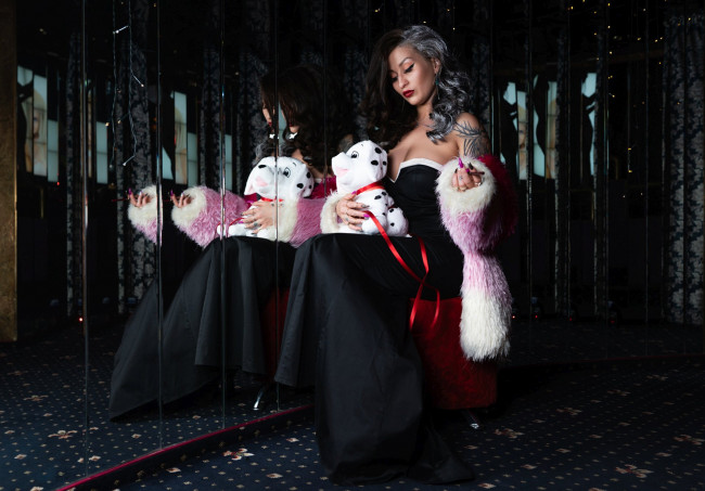 Обои картинки фото девушки, - брюнетки,  шатенки, golden, girls, ночной, клуб, модель