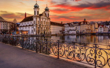 Картинка города люцерн+ швейцария церковь иезуитов люцерн вечер закат католическая река ройсс достопримечательности городской вид