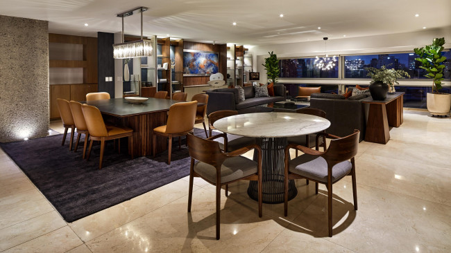 Обои картинки фото интерьер, кафе,  рестораны,  отели, светильники, столы, вазоны