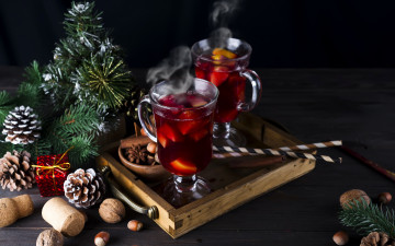Картинка праздничные угощения шишки глинтвейн