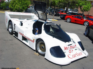 Картинка автомобили выставки уличные фото