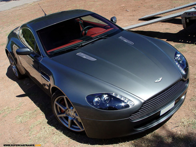 Обои картинки фото aston, martin, автомобили, выставки, уличные, фото