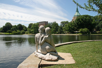 Картинка города памятники скульптуры арт объекты русалки