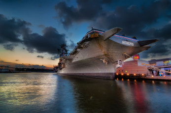 Картинка корабли авианосцы вертолётоносцы причал