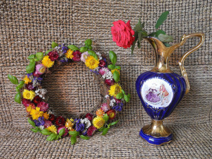 обоя цветы, бессмертник, кувшин, роза, венок
