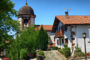 Картинка испания наварра города улицы площади набережные дома деревья улица