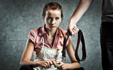 Картинка юмор приколы наказание девушка слёзы ремень ситуация