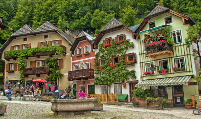 Обои картинки фото hallstatt, austria, города, улицы, площади, набережные, гальштат, австрия, площадь, фонтан, здания, цветы