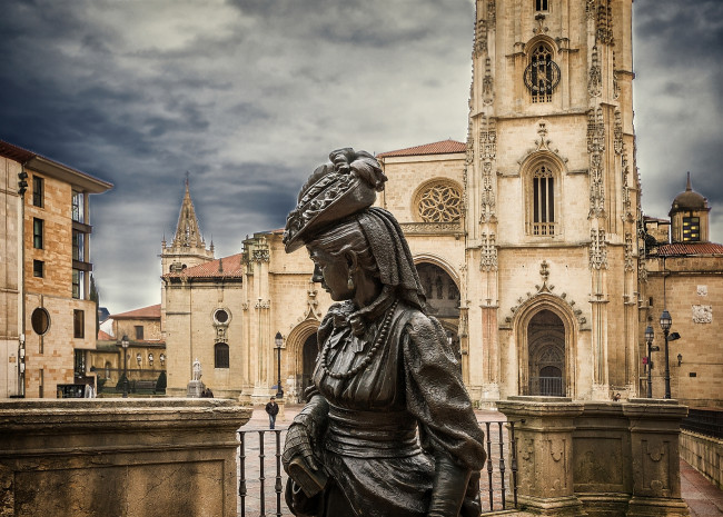 Обои картинки фото cathedral, of, san, salvador, oviedo, asturias, spain, города, памятники, скульптуры, арт, объекты, овьедо, астурия, испания, собор, сан-сальвадор