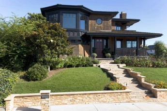 Картинка города -+здания +дома кусты особняк газон дом